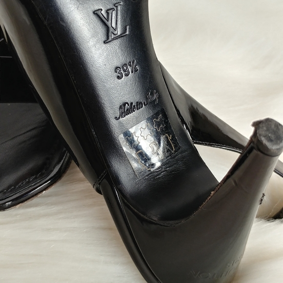LOUIS VUITTON PATENT HEELS - Picture 3 of 7